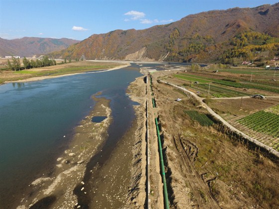 碧綠的管子，也就是新澎公司供應的內襯不銹鋼復合鋼管哦