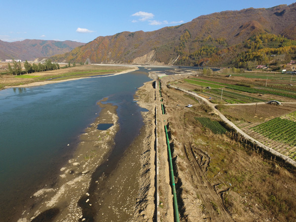 碧綠的管子，也就是新澎公司供應的內襯不銹鋼復合鋼管哦